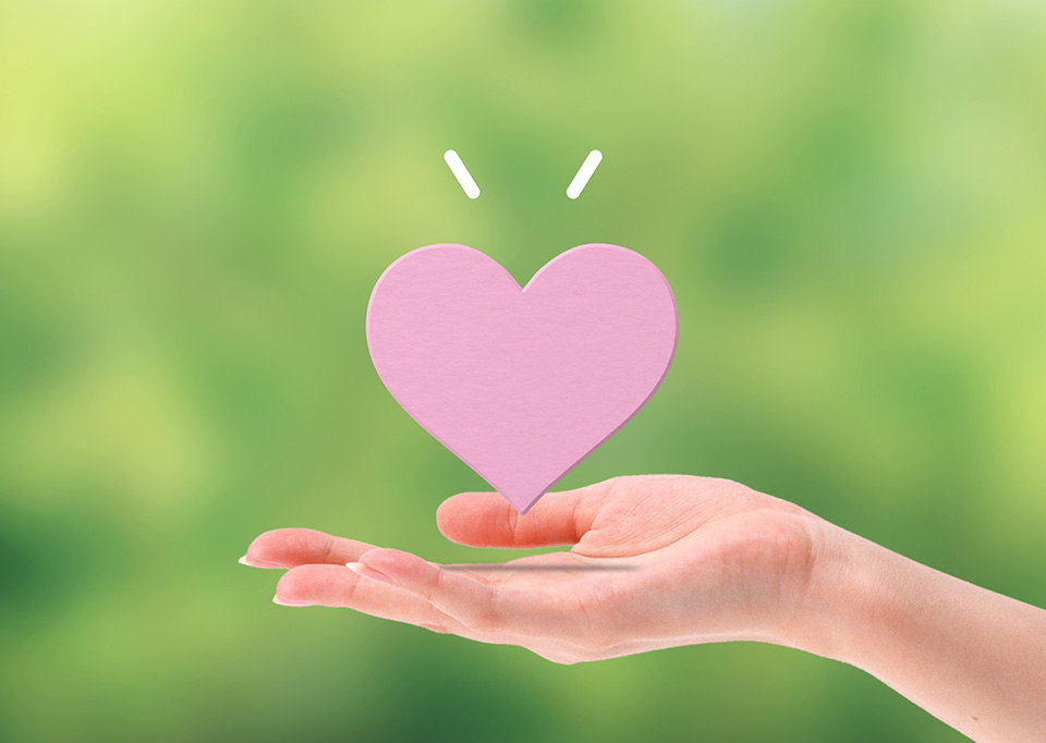 ハートを持つ手