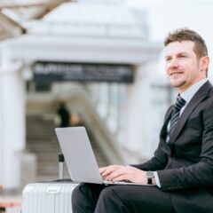 出張業務を支える！株式会社U様の中古PC導入事例