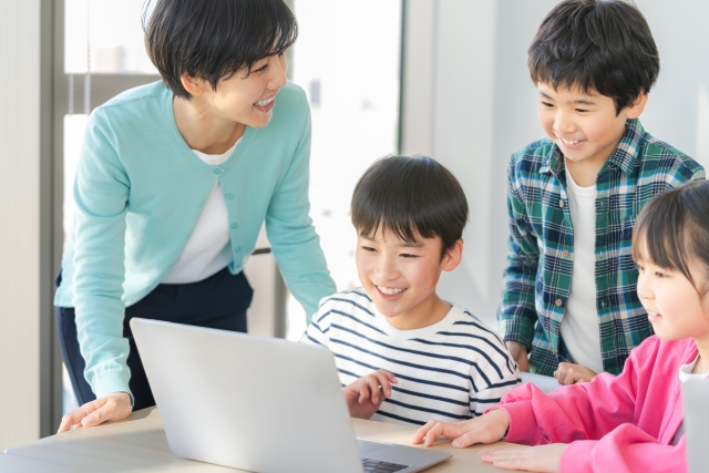 パソコン教室でくじらやのプロクラ公式認定中古パソコンをご利用中