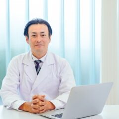 ビデオ会議とプレゼンで活躍中！M医科大学様の中古ノートパソコン導入事例