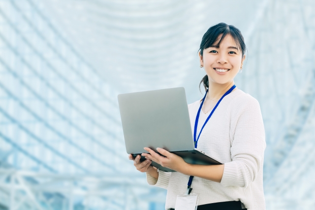 パソコン　女性　ビジネスマン