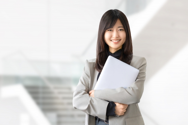 パソコン　ビジネス　女性