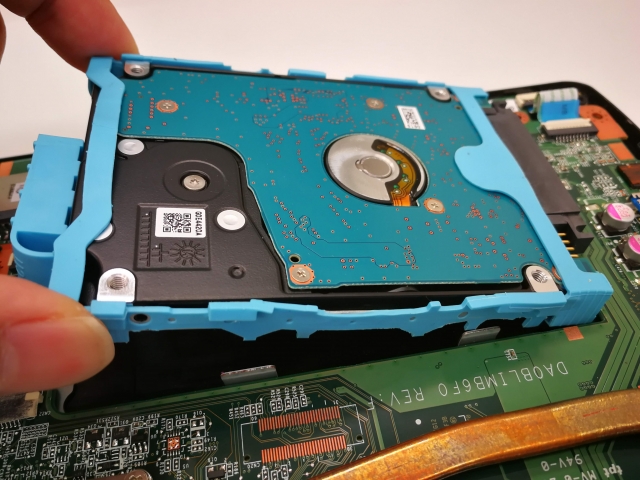 HDDを取り付ける