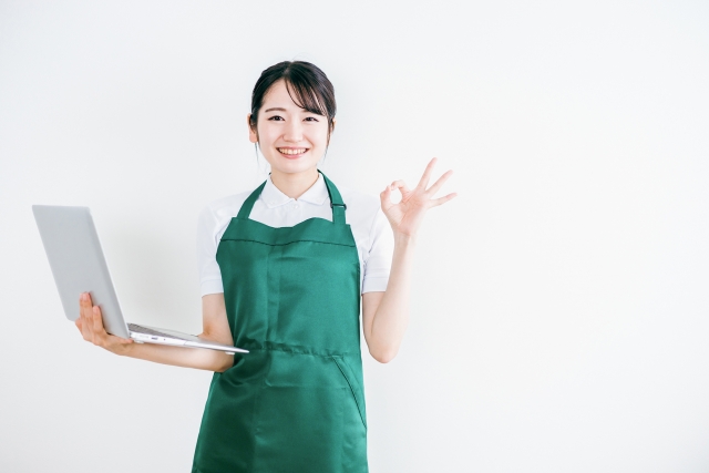 パソコン 掃除 エプロン 女性